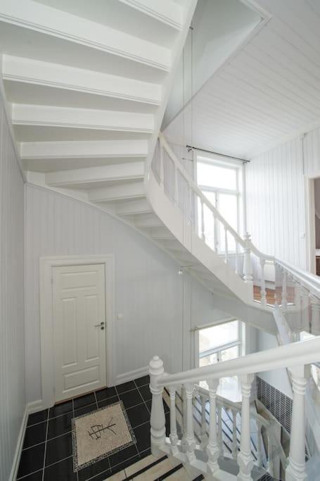 Enter Tromso - Exclusive 4 Bedroom Villa エクステリア 写真